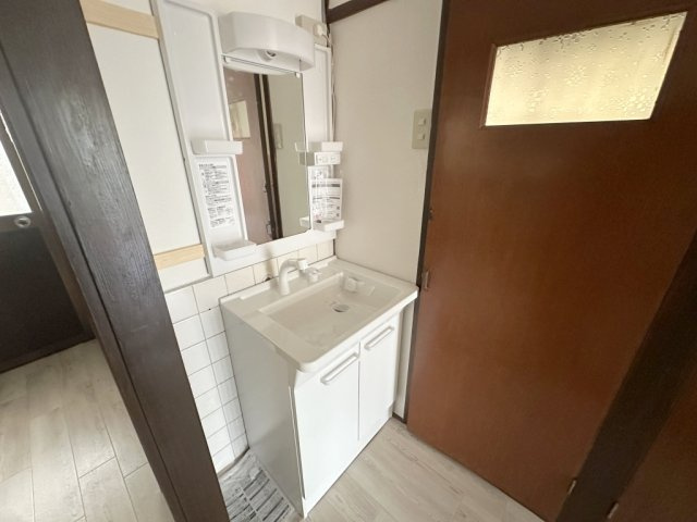 中曽司町戸建の独立洗面台