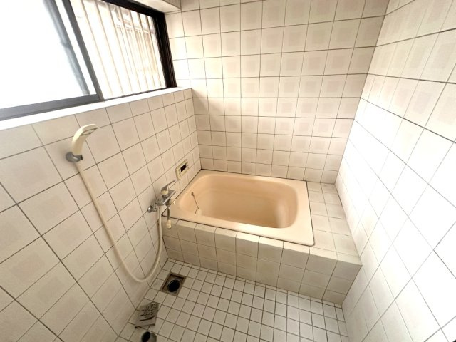 中曽司町戸建の浴室