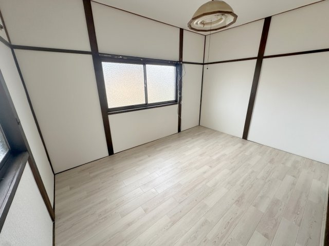 中曽司町戸建の洋室