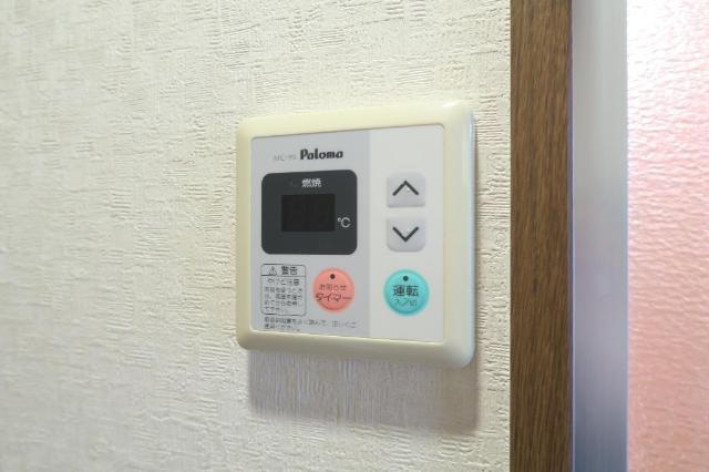 サンヒルズ平和の浴室|給湯スイッチ
