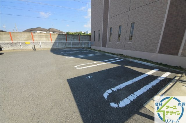 アーズ　アーズの駐車場