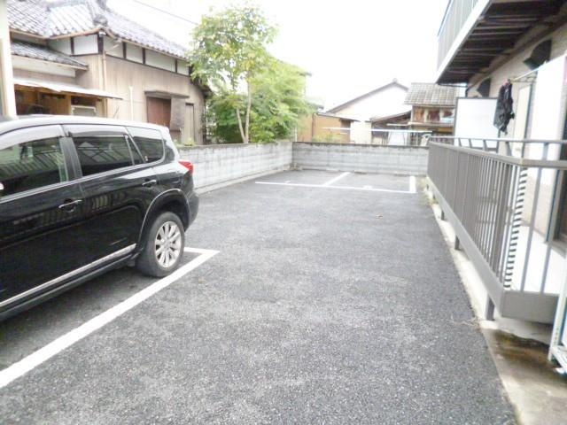 MIYUU MAGAMOTO（ミュウ曲本）の駐車場