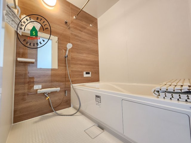 福岡市早良区次郎丸3丁目第2-2棟(1号棟)の浴室|1日の疲れを癒してくれる広々バスルーム。雨の日のお洗濯にも大活躍な浴室乾燥機付です！