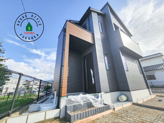 福岡市早良区次郎丸3丁目第2-2棟(1号棟)の玄関|おでかけの時も帰った時も、「我が家」を最初に感じでもらえる素敵な空間に。