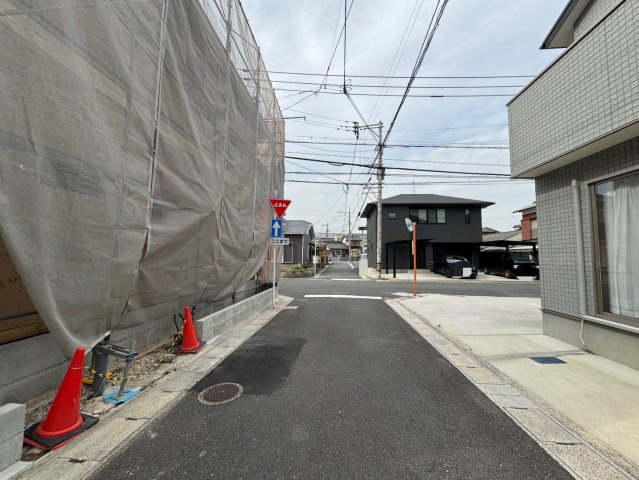 【前面道路含む現地写真】の画像