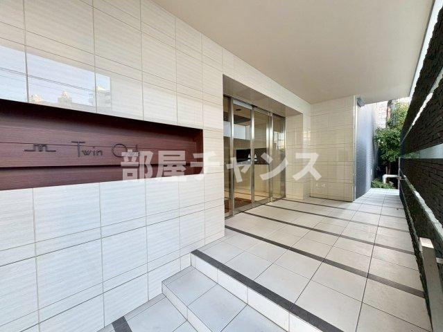 Twin Owls(ツインアウルズ)のエントランス