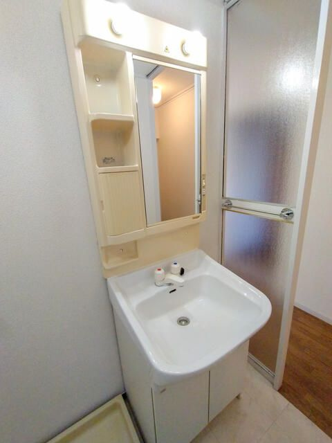 実穂マンションの独立洗面台