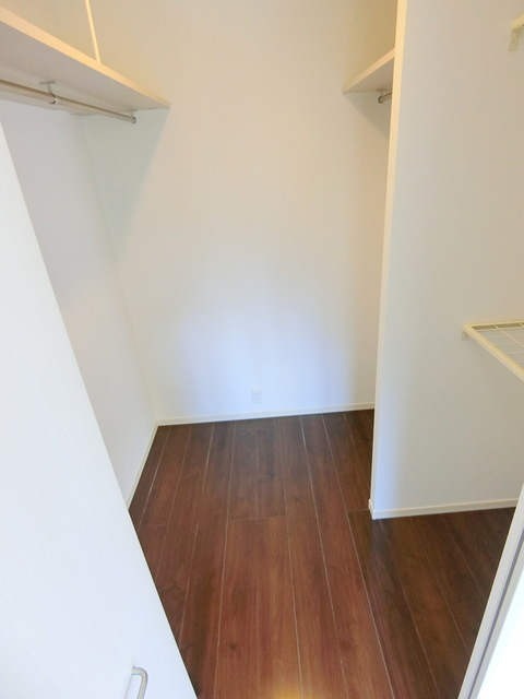 モレスコル　Nの収納|★広々ウォークインクローゼットです♪