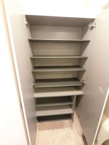 バードネイチャー A棟の収納