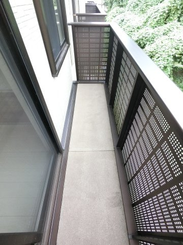 バードネイチャー A棟のバルコニー