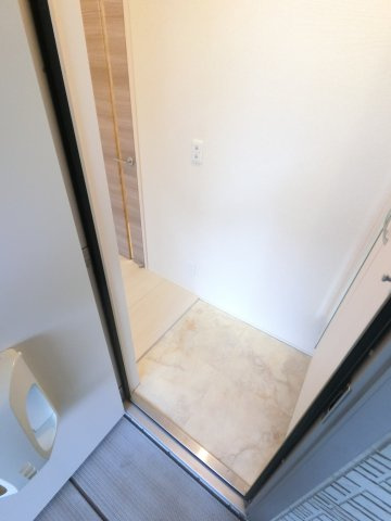 バードネイチャー A棟の玄関