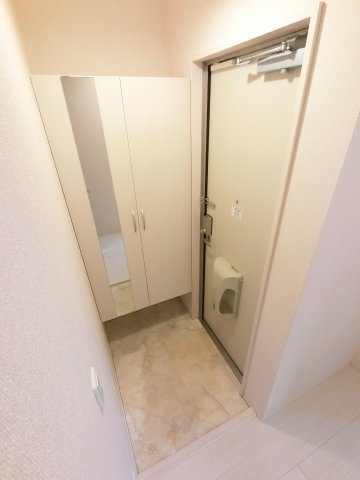 バードネイチャー A棟の玄関