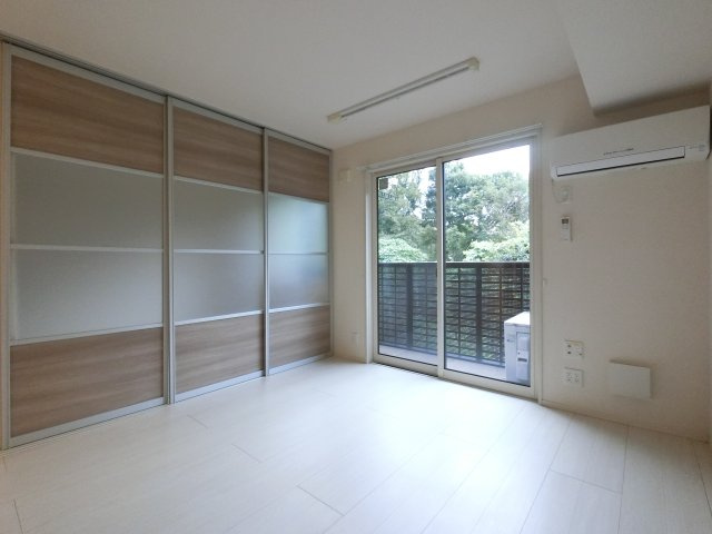 バードネイチャー A棟の居間・リビング