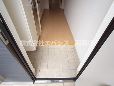 【玄関】 | マーヴェラス末広 | 収納もある玄関です