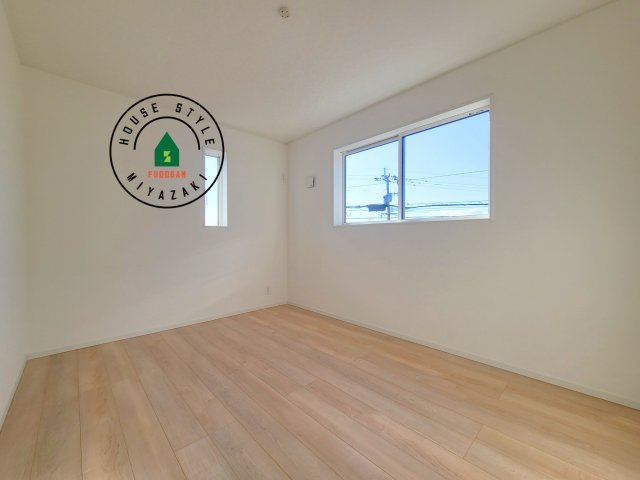 都城市上長飯町第3-2棟（2号棟）の子供部屋|穏やかな光が差し込む室内には、穏やかな時間が流れます。