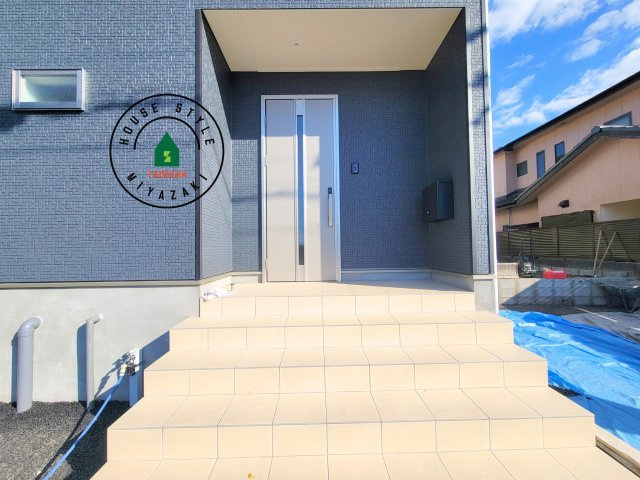 都城市上長飯町第3-2棟（2号棟）の玄関|おでかけの時も帰った時も、「我が家」を最初に感じでもらえる素敵な空間に。