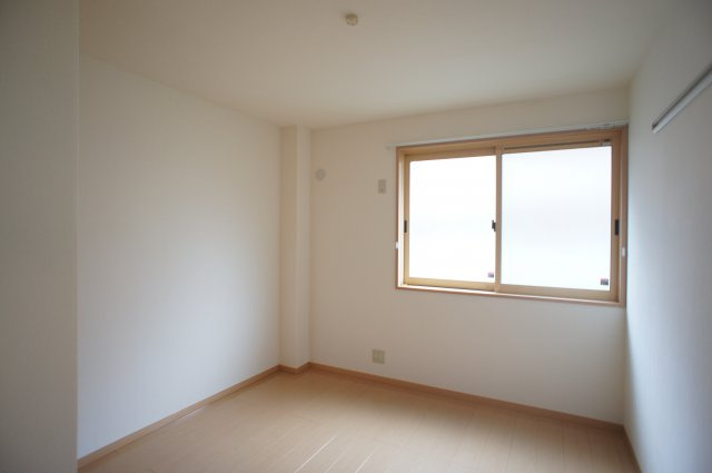 コンフォート新柏の洋室