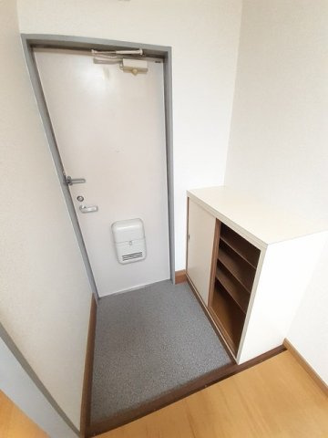 ドリーム栄の玄関|シューズボックス付きの玄関です☆