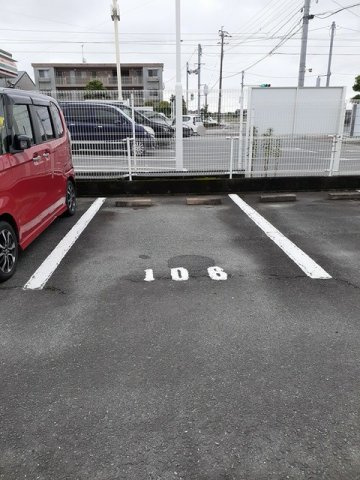 ドリーム栄の駐車場|駐車スペースもあります☆