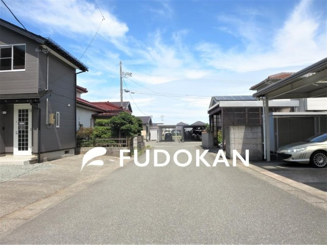 鶴岡市稲生【中古住宅】の前面道路含む現地写真|前面道路