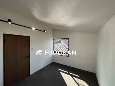 【洋室】 | 鶴岡市稲生【中古住宅】 | 洋室もそれぞれ収納スペースが完備されております。