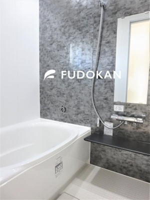 【浴室】 | 鶴岡市稲生【中古住宅】 | 広々浴室は、ゆったりとくつろいで疲れを癒す空間です。