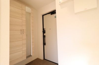 【玄関】 | PREMILIFE牧 | 202　玄関