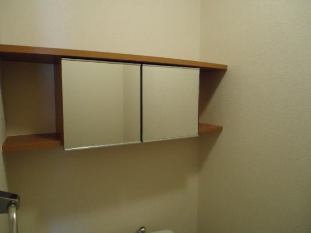 グローリアス・キャッスルⅠのトイレ|トイレ収納棚