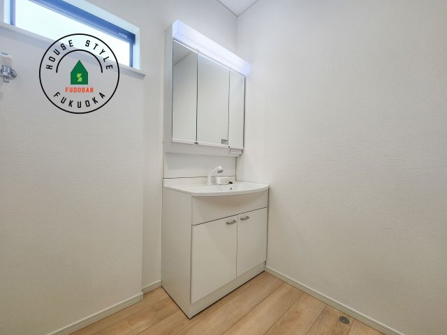 福津市西福間3丁目第6-2棟(2号棟)の独立洗面台|洗面所は小さなプライベートスペース。歯磨き、洗顔と毎日施す個人空間。