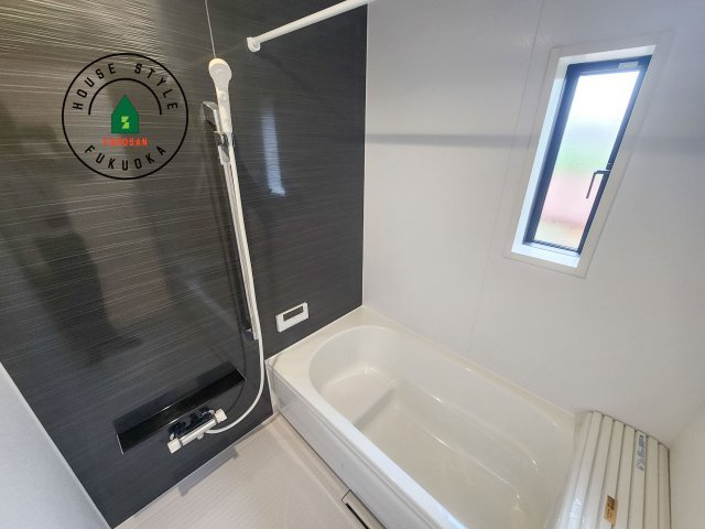 福津市西福間3丁目第6-2棟(2号棟)の浴室|浴室は一日の疲れを癒す場所だから、家族みんながゆったりできる快適設計。追い炊き機能付きオートバス。安定した温度で、いつでも快適に入浴できます。