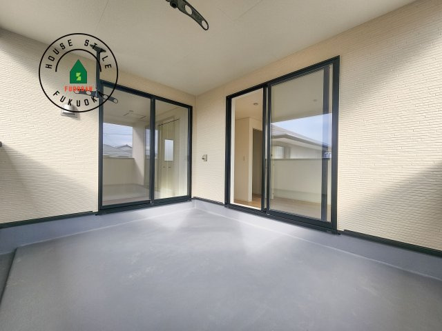 福津市西福間3丁目第6-2棟(2号棟)のバルコニー|バルコニーに自分のこだわりをもたせる。120％自由自在のバルコニー。もちろんお洗濯物を干す、ゴミを一時保管するなどもおまかせください。バルコニーを多目的スペースとして考えてみましょう。