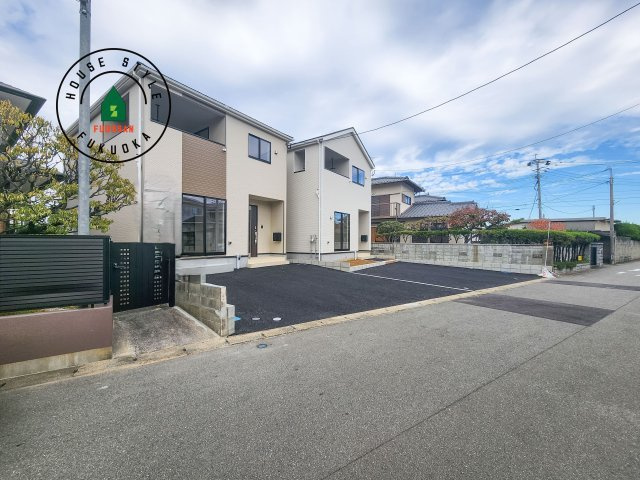 福津市西福間3丁目第6-2棟(2号棟)の前面道路含む現地写真|見学の時間などお気軽にお問い合わせ下さい。