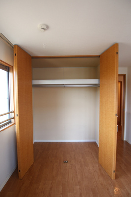 各部屋にクローゼットがあります！