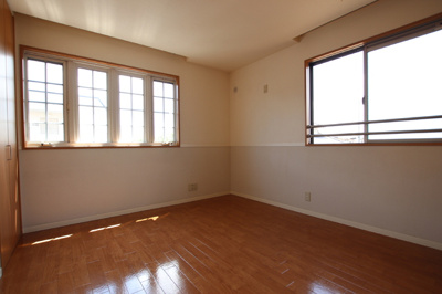 ２面採光の洋室