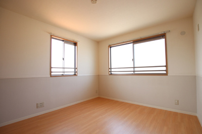 北側洋室も２面採光です