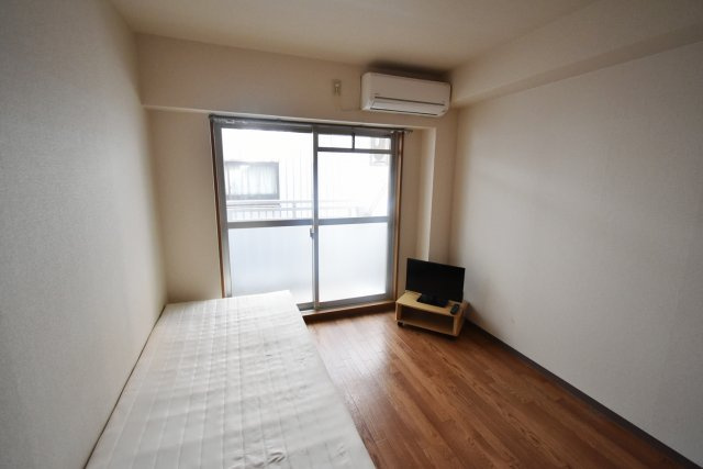 平和ビルの居間・リビング|家具・家電はありません。