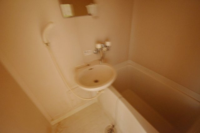 平和ビルの浴室