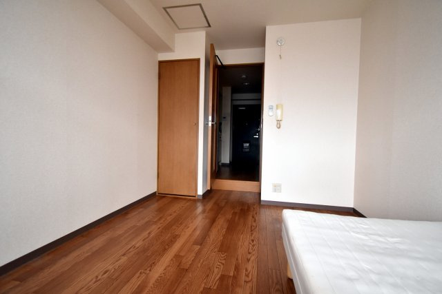 平和ビルの洋室