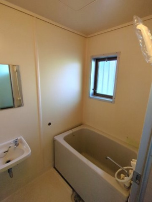 ★窓があるので換気のしやすいバスルーム★