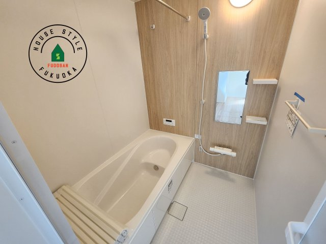 福岡市東区高美台1丁目第3-1棟（1号棟）の内観：施工例|1日の疲れを癒してくれる広々バスルーム。雨の日のお洗濯にも大活躍な浴室乾燥機付です！