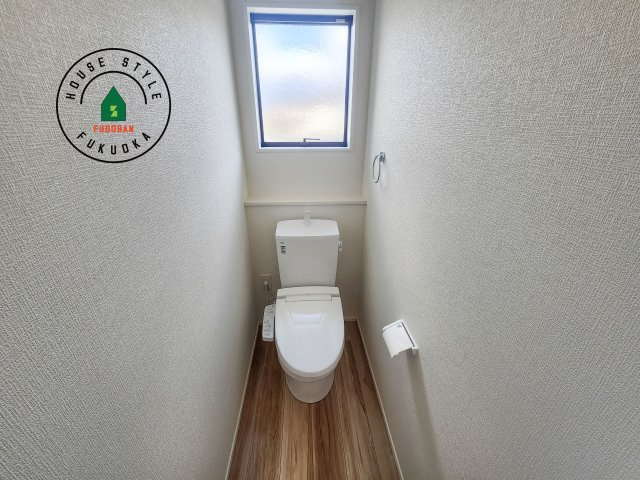 福岡市東区高美台1丁目第3-1棟（1号棟）の内観：施工例|温水洗浄便座を完備しております。2ヶ所にトイレがあるのは朝の慌ただしい時間も安心です。