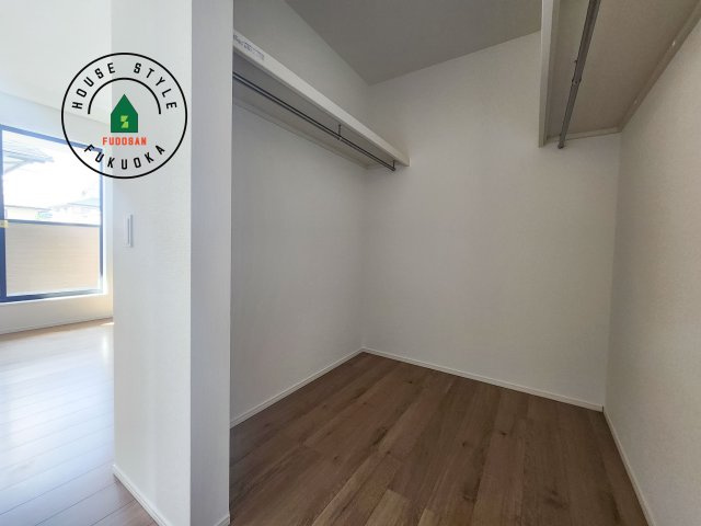 福岡市東区高美台1丁目第3-1棟（1号棟）の内観：施工例|洋服や大きな荷物が多い方や人数の多いご家族などは、一般的なクローゼットよりもウォークインクローゼットのほうが使い勝手が良いです。