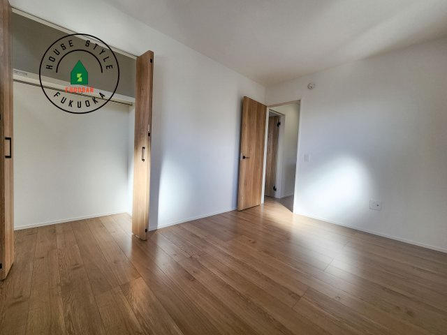 福岡市東区高美台1丁目第3-1棟（1号棟）の内観：施工例|落ち着いた色調の洋室です。