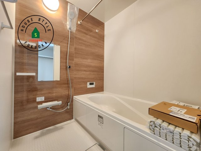古賀市天神6丁目第1-2棟（1号棟）の浴室|1日の疲れを癒してくれる広々バスルーム。雨の日のお洗濯にも大活躍な浴室乾燥機付です！