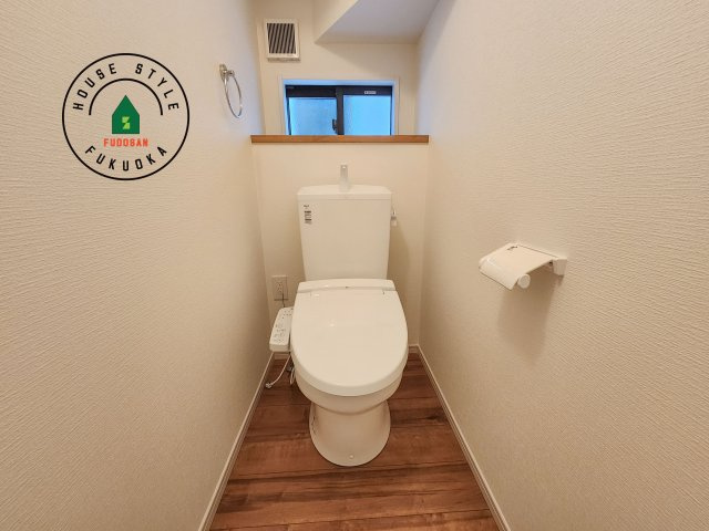 古賀市天神6丁目第1-2棟（1号棟）のトイレ|温水洗浄便座を完備しております。2ヶ所にトイレがあるのは朝の慌ただしい時間も安心です。