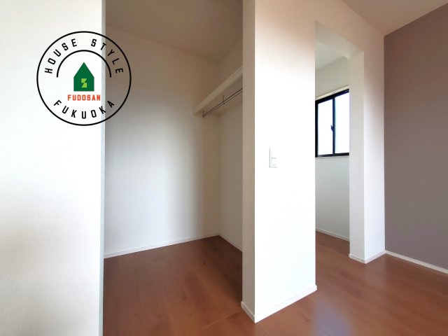 福津市福間南5丁目第5-3棟（2号棟）の内観：施工例|洋服や大きな荷物が多い方や人数の多いご家族などは、一般的なクローゼットよりもウォークインクローゼットのほうが使い勝手が良いです。