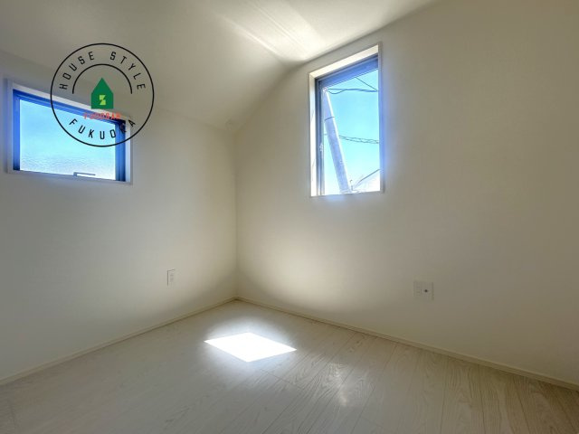 福岡市南区大平寺1丁目第10-2棟(2号棟)の内観：施工例|落ち着いた色調の洋室です。