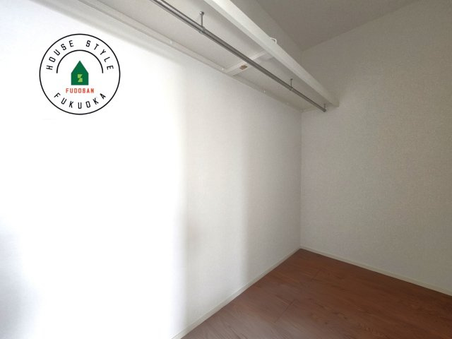 福岡市南区大平寺1丁目第10-2棟(1号棟)の内観：施工例|洋服や大きな荷物が多い方や人数の多いご家族などは、一般的なクローゼットよりもウォークインクローゼットのほうが使い勝手が良いです。