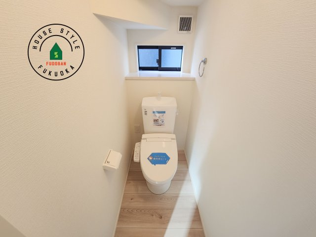 福岡市東区美和台7丁目第3-2棟(2号棟)の内観：施工例|温水洗浄便座を完備しております。2ヶ所にトイレがあるのは朝の慌ただしい時間も安心です。