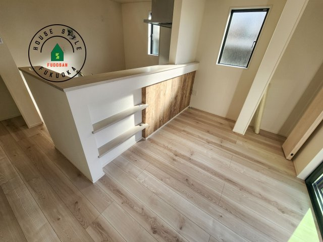 福岡市東区美和台7丁目第3-2棟(2号棟)の内観：施工例|キッチンから立ち込める香りが今日の料理を期待させます。